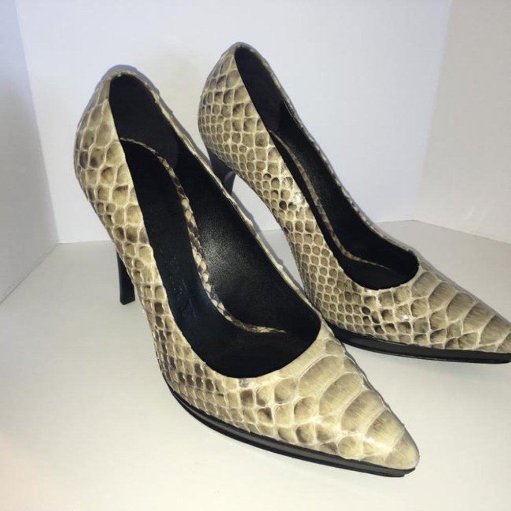 Burberry Unworn Python Snakeskin Stilleto Pumps S… - image 1